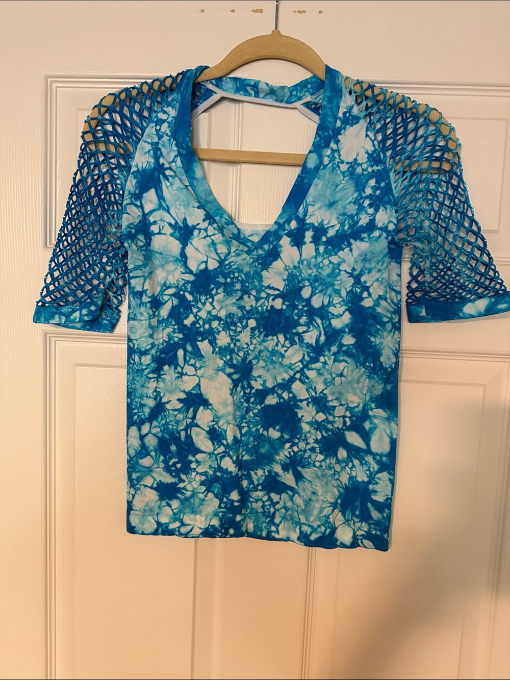 Blue Tie-Dye V-Neck Women's Top with Net Sleeves
